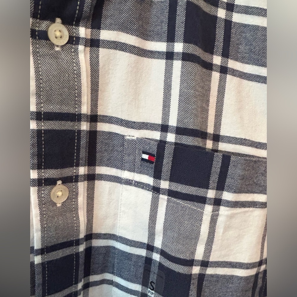 Tommy Hilfiger Men's Regular Fit Plaid Shirt Front Pocket Size Small New - Picture 2 of 12